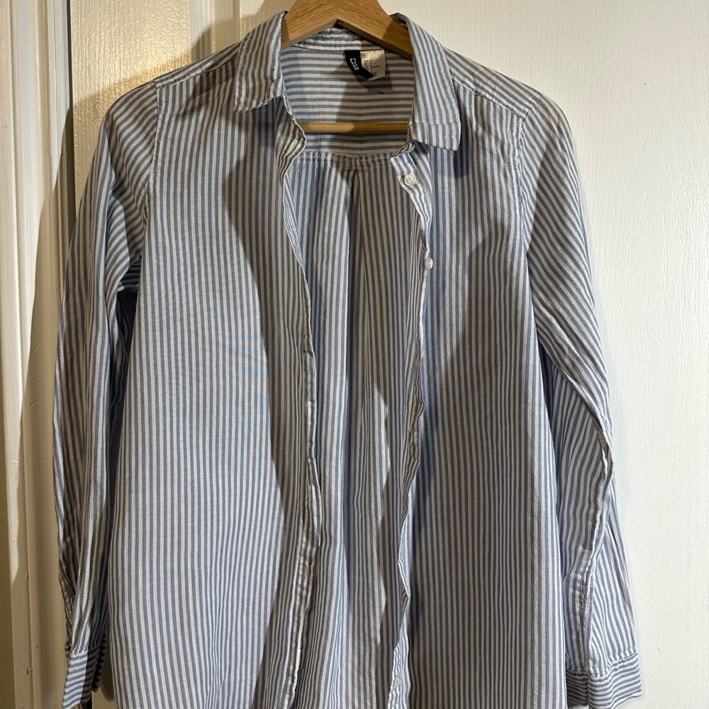 H&M Women’s Light Blue Striped Button Down Shirt Size XS